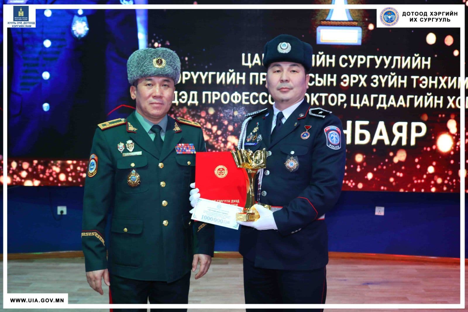 Цагдаагийн хошууч Н.Сайнбаяр: Багш бол эгнэгт нөмөр мэдрүүлдэг ачтан байх ёстой