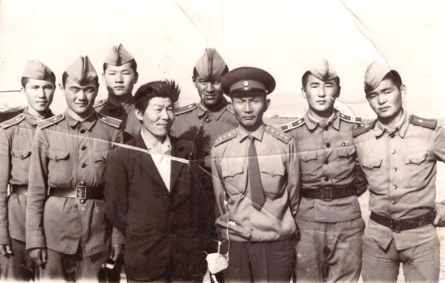 ХУРАНДАА Ш.БАТ-ЭРДЭНЭ: БИ ЦЭРГИЙН ТУСГАЙ ДУНД СУРГУУЛИАС ТӨРСӨН АНХНЫ ХИЛИЙН ОТРЯДЫН ДАРГА