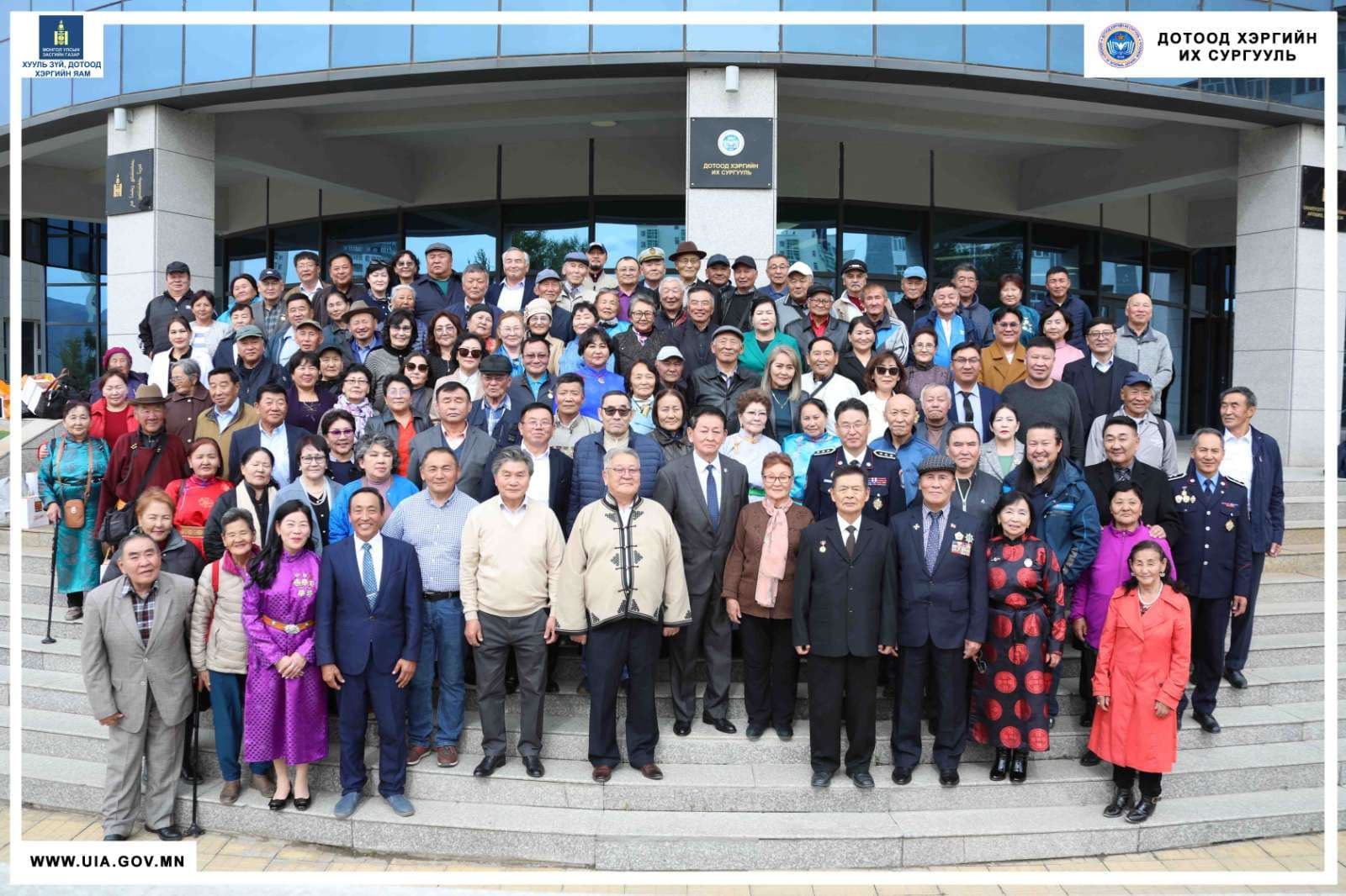 Дотоод хэргийн их сургуулийн эрдмийн хамт олон ахмадууддаа хүндэтгэл үзүүллээ.